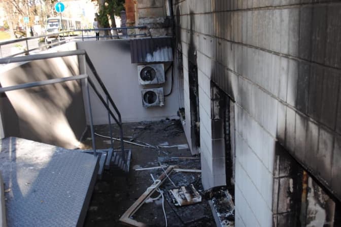 Біля польського консульства у Львові горів зоомагазин: шукають свідків. Фото, відео