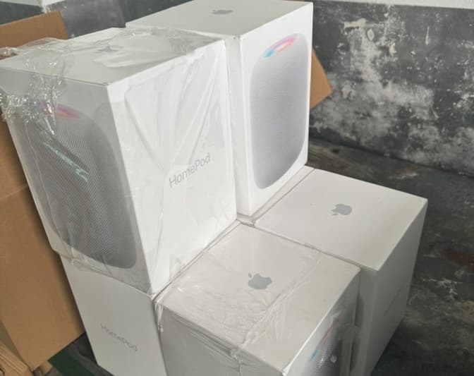 Понад 300 одиниць косметики та шість колонок Apple. Мешканець Львівщини зізнався у контрабанді