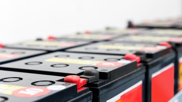 Чому вибухають акумулятори та як цього уникнути