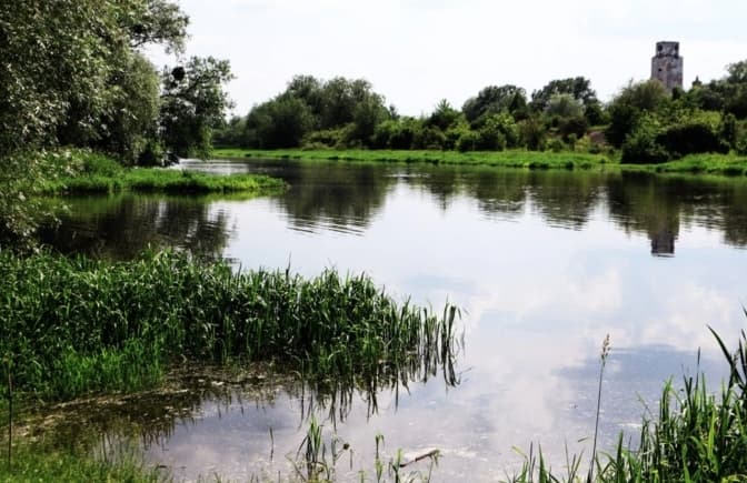 У місті на Львівщині реконструюють трубопровід, що забруднював ґрунт