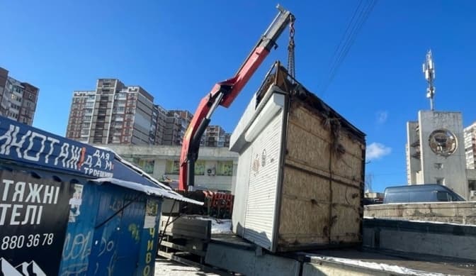 На Лівому березі демонтували МАФи біля інженерних мереж «Київенерго» і «Київводоканалу»