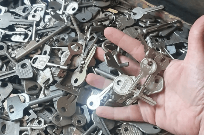 У Києві створюють двометровий ключ із тисяч ключів