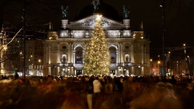 Головна ялинка Львова: яким було святкове дерево протягом 11 років