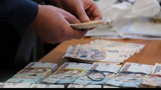 Нардепи повернули собі виплати та надбавки. Скільки тепер отримуватимуть обранці