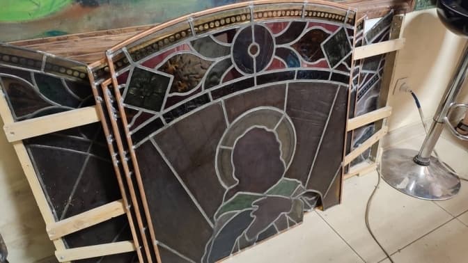 У Львові реставрують старовинний вітраж із храму святого Іоана Золотоустого