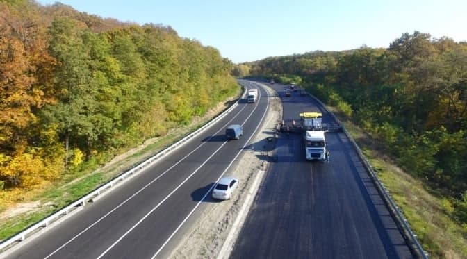 На Львівщині триває ремонт на прикордонній дорозі. Які роботи виконують