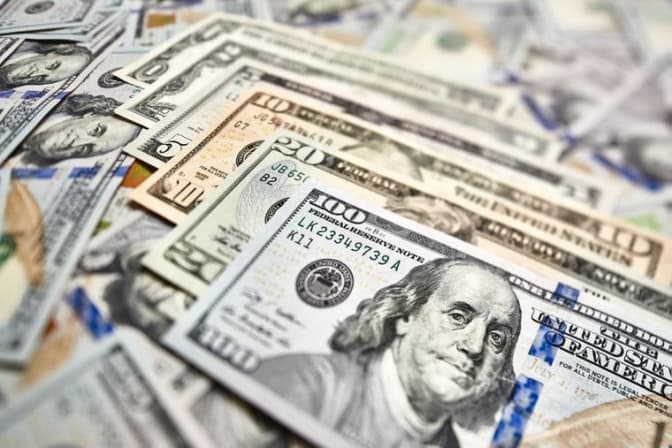 Світовий банк до кінця року фінансуватиме зарплати державним і соціальним працівникам в Україні