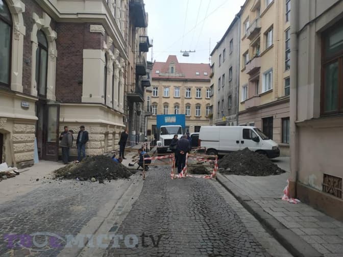 У центрі Львова перекрили вулицю через ремонтні роботи