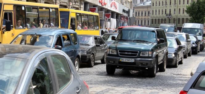 Ситуація на дорогах Львова: затор на вул. Княгині Ольги