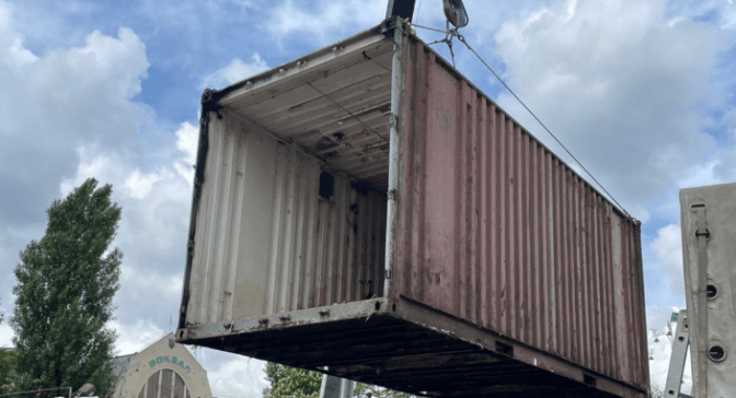 Комунальники знесли колишній гуртовий ринок біля Центрального вокзалу в Києві