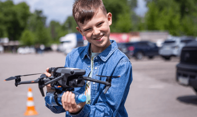 У Києві проведуть «Дронпікнік»: гостей навчатимуть керувати FPV-дронами