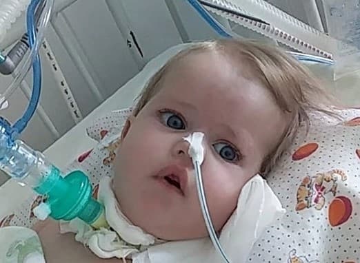 У Львові збирають гроші для 10-місячної дівчинки, яка не може дихати самостійно
