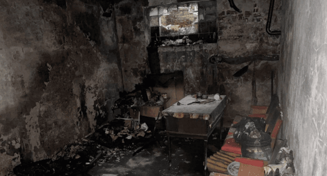 В укритті НАУ оселились безпритульні і спалили його