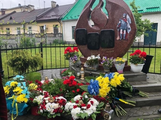 На Львівщині вшанували рятувальників, які загинули на полігоні в Грибовичах