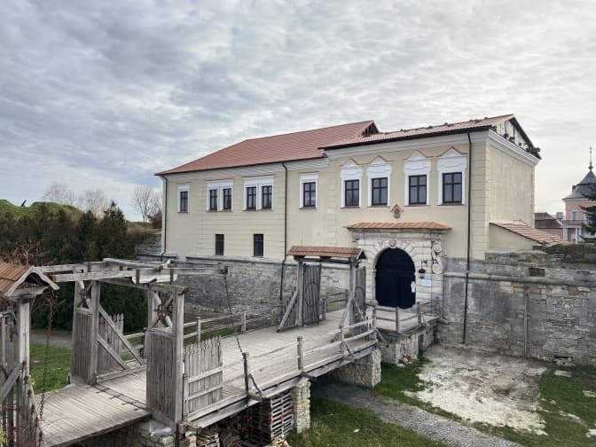 На Львівщині відреставрували замок, який пошкодила російська ракета