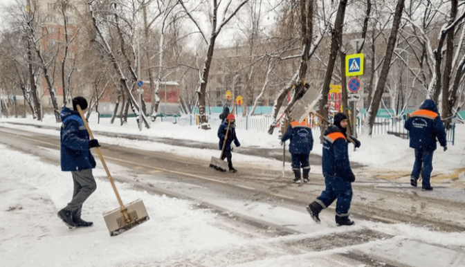 Кличко дав районним головам час до вечора почистити вулиці від льоду і снігу, інакше розкаже Зеленському