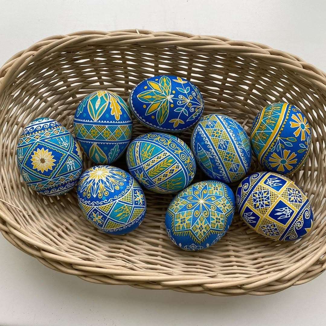 Синьо-жовті писанки Аліни Лесичної