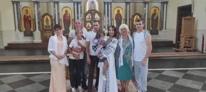 У церкві Покрови охрестили 9-річного Руслана і повінчали його хрещених, що через війну переїхали до Львова