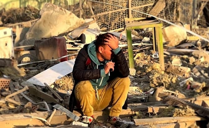 Наслідки попереднього обстрілу Запоріжжя. Фото: Національна поліція