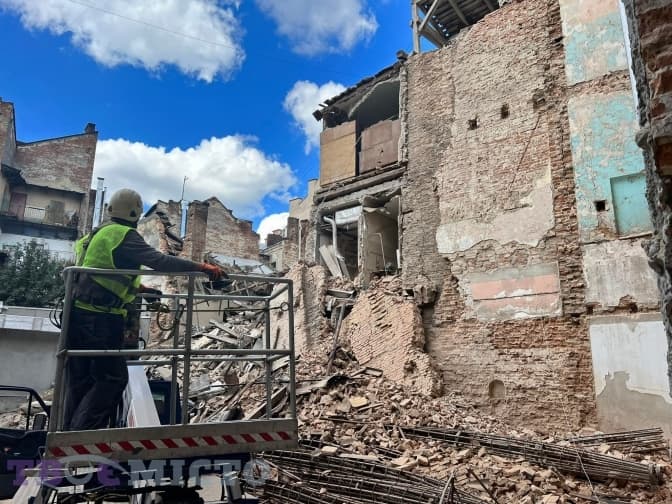 На проспекті Свободи у Львові почали розбирати завали будинку