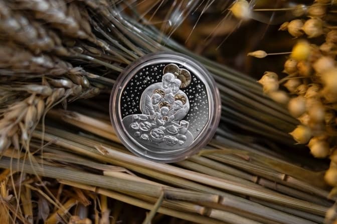 В Україні випустили нову монету «Дух Різдва»