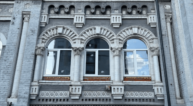 Фасад пам'ятки на Лук’янівці «сплюндрували» за 82 млн грн бюджетних коштів