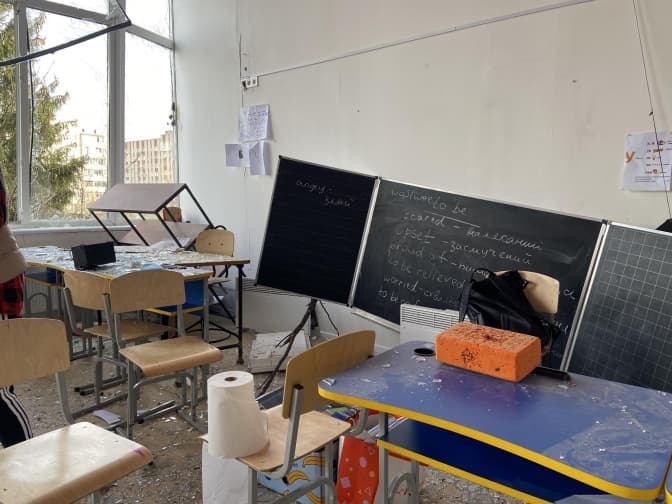 Ракетні атаки росії на школи Львова. Яку кількість вікон замінили та скільки це коштувало