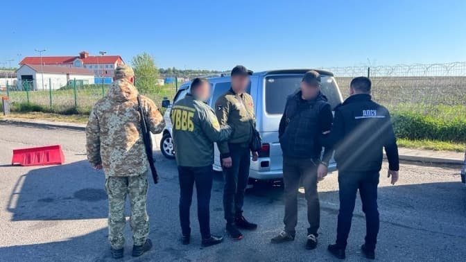 У «Раві-Руській» викрили подружжя, яке намагалося перевезти ухилянта