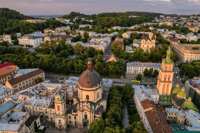 Понад 200 установ Львова наразі отримують тепло