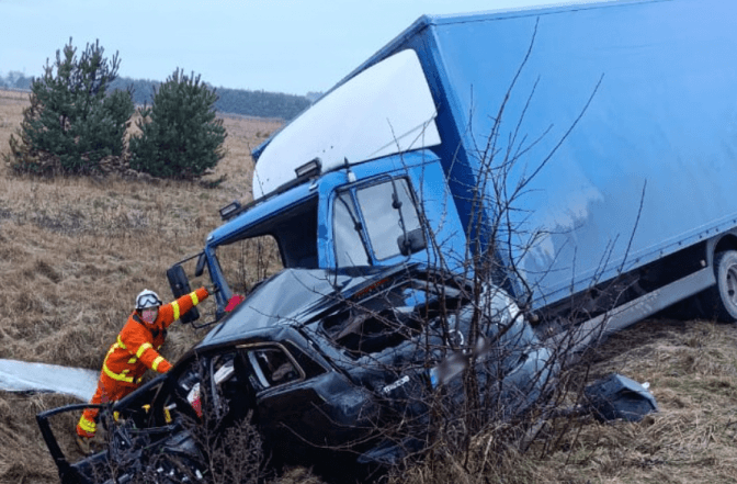 На Львівщині вантажівка зіткнулася з легковиком. Постраждали двоє дітей та загинув чоловік