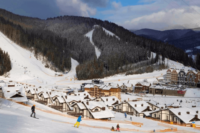 Львів’янка здавала в оренду неіснуючі котеджі в Карпатах. Їй оголосили підозру