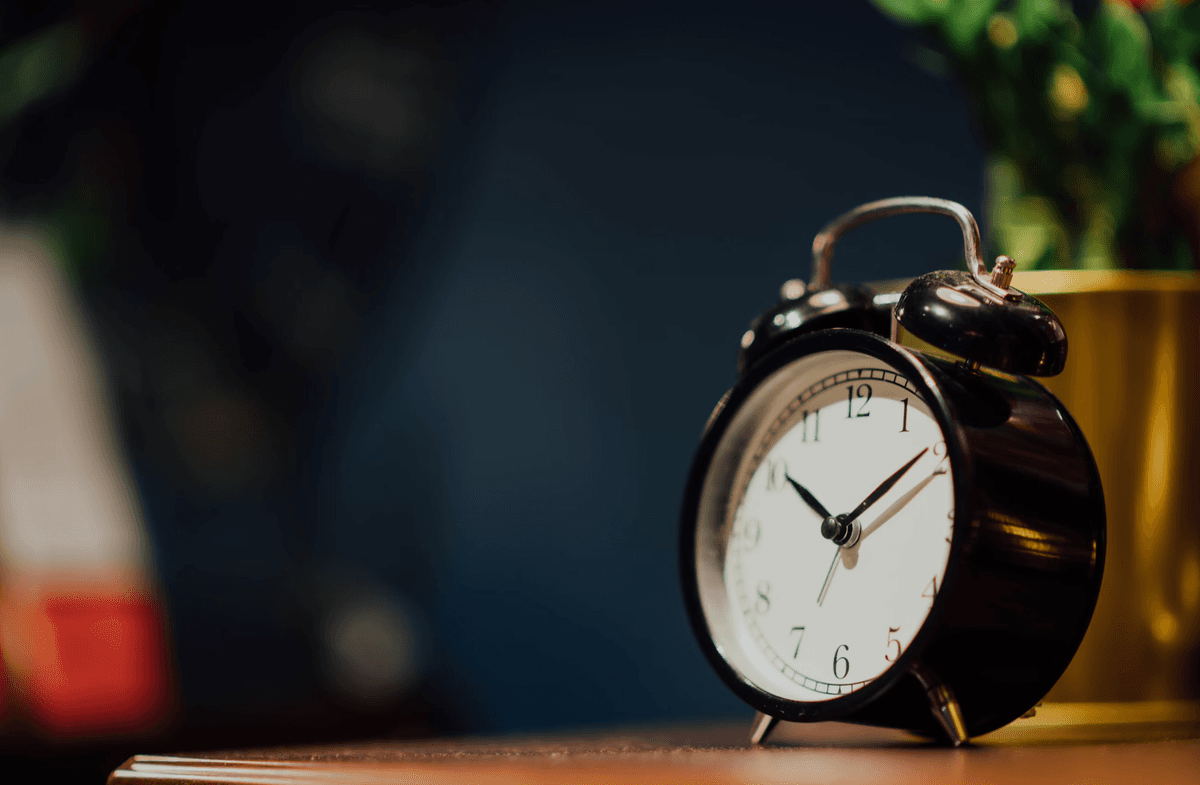 Сьогодні вночі Україна перейде на літній час. Куди крутити стрілки годинника