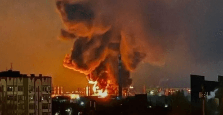 Ілюстративне фото, пожежа на нафтобазі "Кристал" в Енгельсі після першої української атаки 8 січня 2025 року/ Сили безпілотних систем