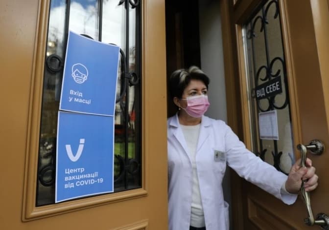 Де вакцинуватися у Львові сьогодні. Локації, графік, вакцини