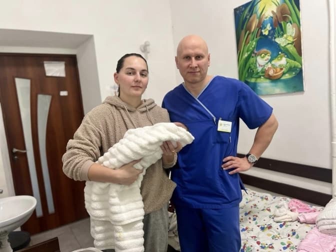 Львівські лікарі вилікували новонароджену дівчинку від запалення кісток