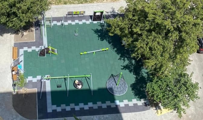 У Львові облаштували новий дитячий майданчик. Фото