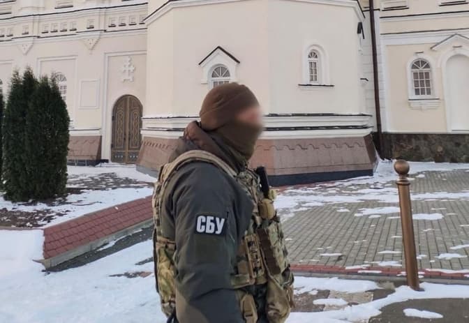 Працівники СБУ прийшли з обшуками у Почаївську лавру