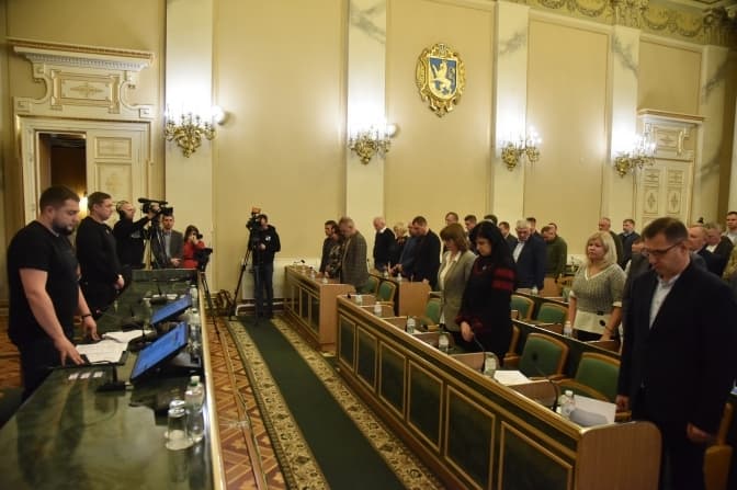 Що довело до сліз капелана Львівської облради та звинувачена в шахрайстві компанія ремонтуватиме школу. Підсумки доби