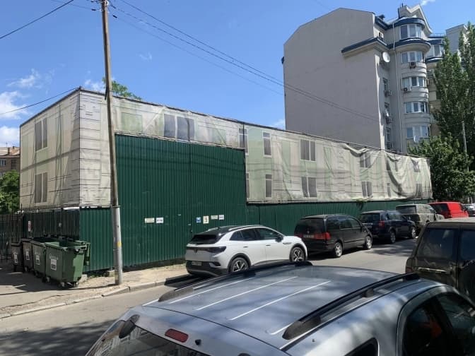 Зняти бутафорні полотна з пам'яток архітектури. Петиція набрала підписи