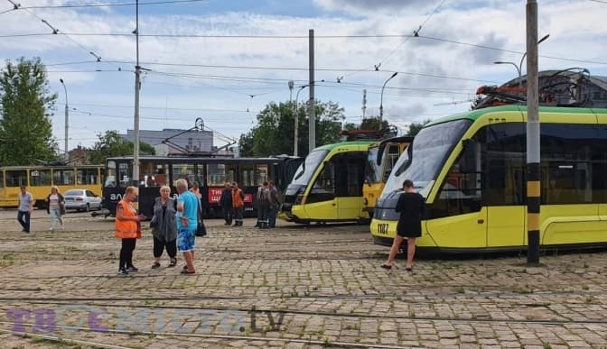 У Львові вранці відновили рух усіх трамваїв та тролейбусів