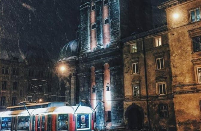 Львів засипає снігом. Фото