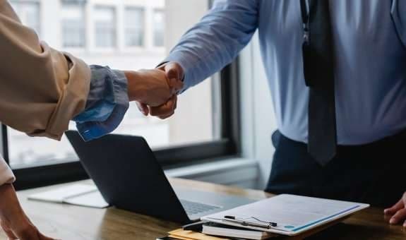 Майже сто іноземців отримали право працювати на Львівщині