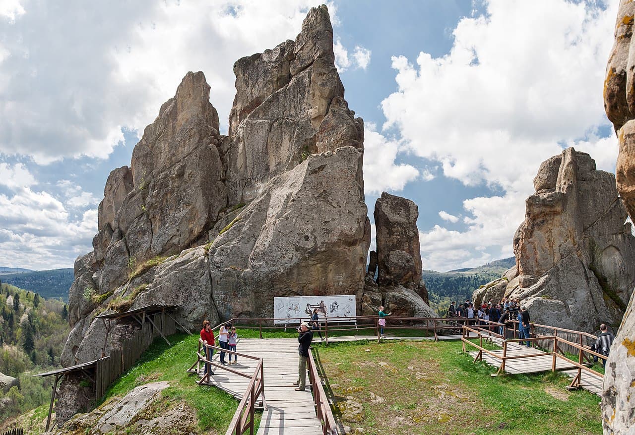 Ці унікальні скелі тепер можна детально оглянути, сидячи вдома з телефоному у руках  
