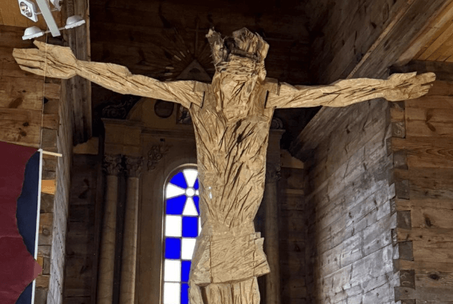 В дерев'яному костелі 1936 року у Львові з’явилося велике розп’яття