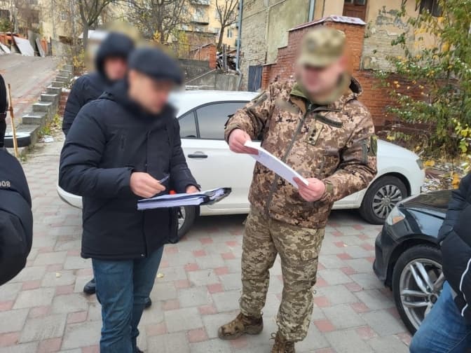 Викладач та двоє військових налагодили на Львівщині схему незаконного перетину кордону