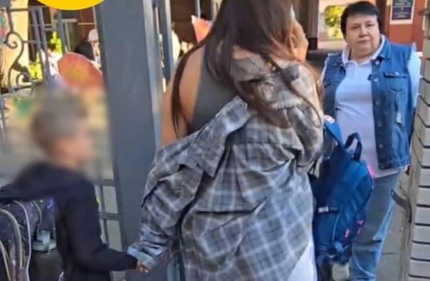 У Києві директорка гімназії не пускала дітей до школи через шорти