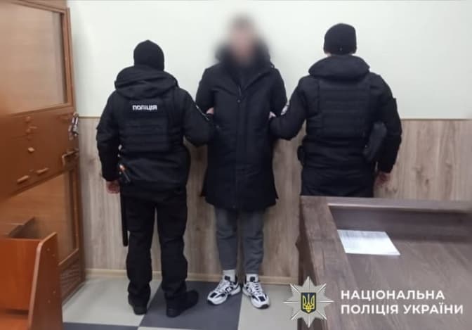 На Київщині поліція оголосила чоловіку підозру у катуванні дітей: потерпілих госпіталізували