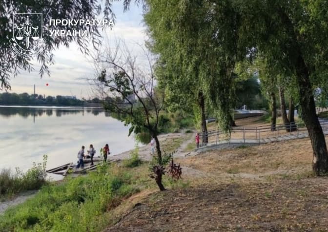 Посадовця «Київзеленбуду» підозрюють у розкраданні на благоустрої парку навколо озер Йорданське та Кирилівське