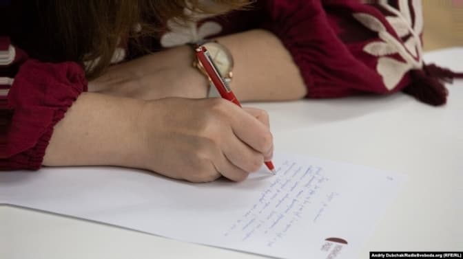 Де у Львові доєднатися до Диктанту єдності та: надбавки освітянам, вбивство Парубія, ТОП-5 міст за вартістю житла. Підсумки доби