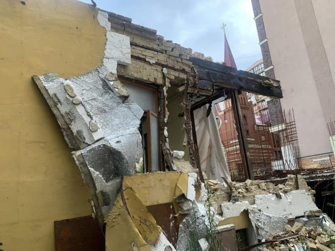 Забудовник вивозить автентичні рештки садиби Зеленських